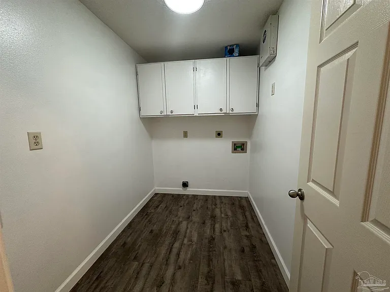304 Arabian Dr — Photo 32