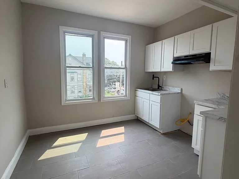 78 Huntington Ter #2 — Photo 4