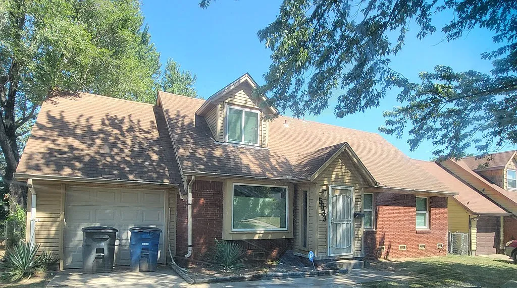4-Bed Single Family Home with Garage and Central A/C — Photo 1