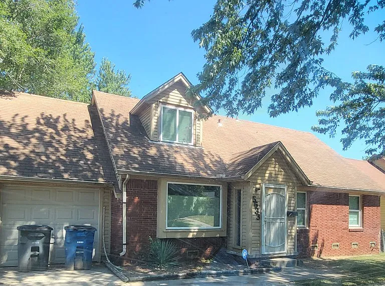 5633 N Garrison Pl — Photo 1