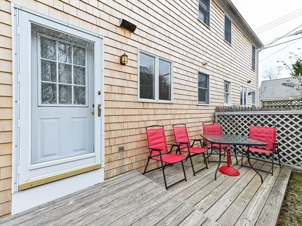 36 Pleasant St #3, Provincetown, MA 02657