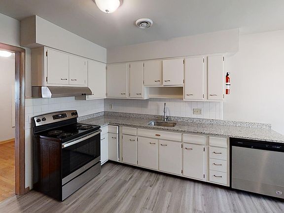 4th image of 200 W 36th St #1