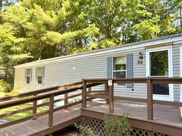 35 Huntington Dr, Plattsburgh, NY 12901