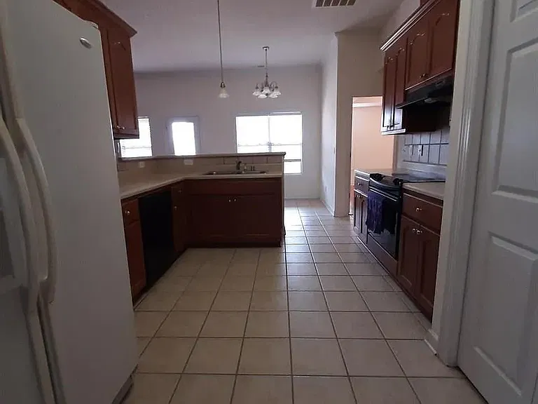 117 Tottenham Way — Photo 2
