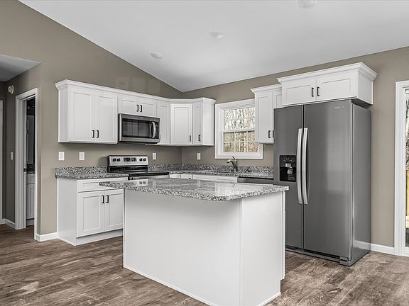 4th image of 913 Kemah Ln