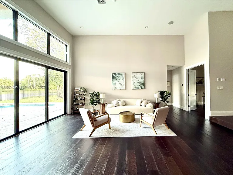 400 Alexandra Cir — Photo 89
