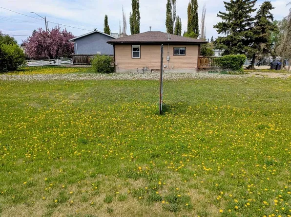 4707 46th St, Sylvan Lake, AB T4S 1N3