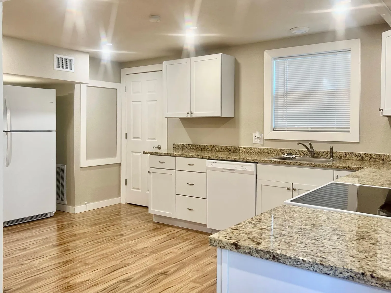 2 bed, 1100 sqft, $1,250 — Photo 2