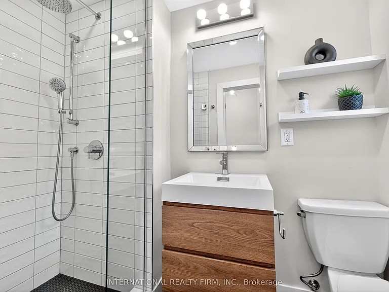 26 Dellbrook Cres — Photo 32