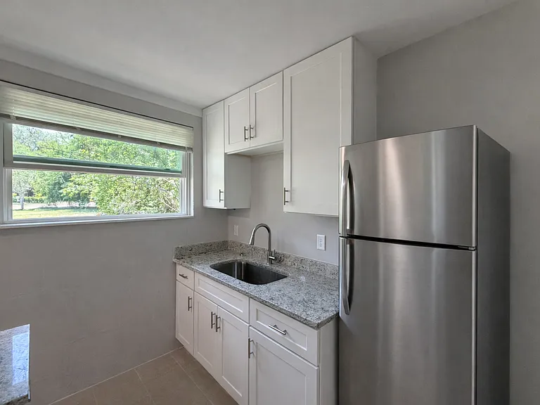 284 Watts St — Photo 4