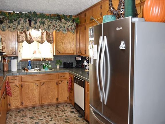 4th image of 1100 SE 21st St