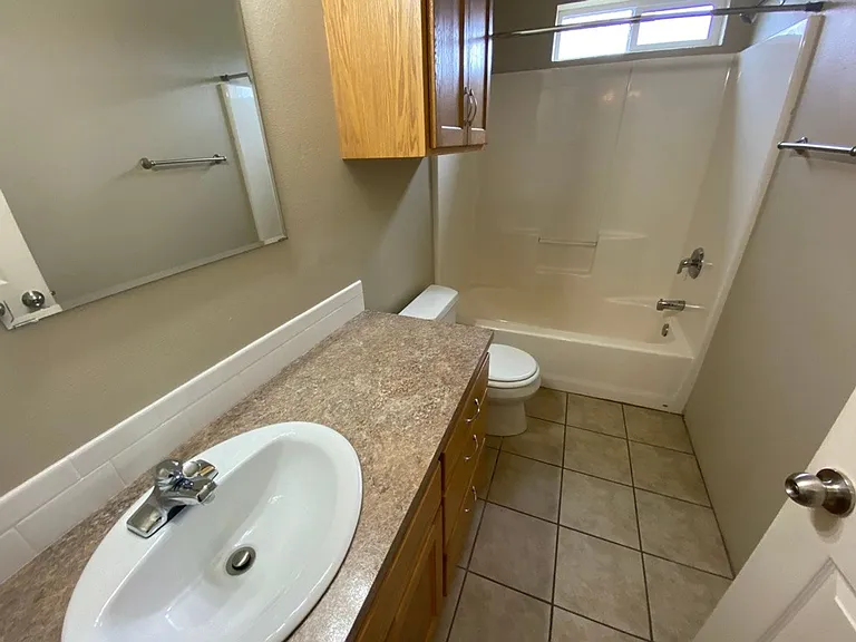 large 3 Bedroom 2.5 Bath Springfield duplex — Photo 6