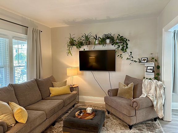 3rd image of 294 Parkdale Ave #1