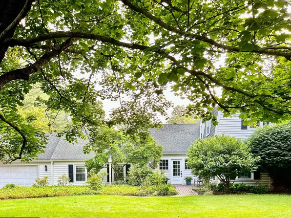 5626 N Deer Run Rd, Doylestown, PA 18902