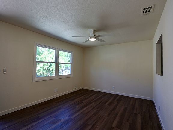 3rd image of 409 Russell St