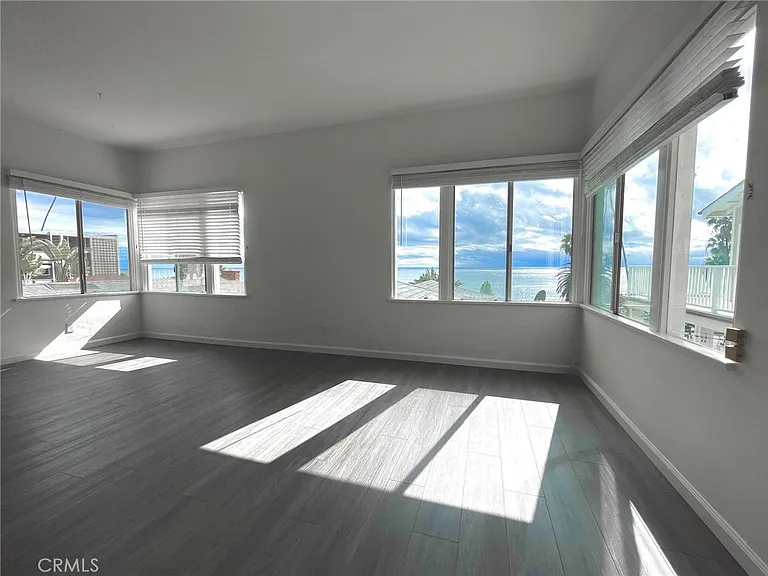 364 Cliff Dr #7 — Photo 2