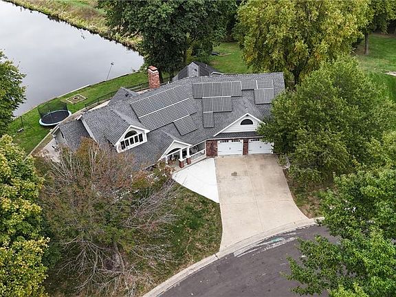 3rd image of 24 Lakeview Dr