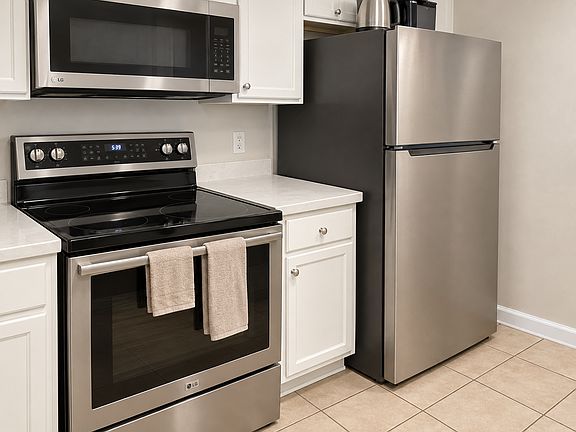 3rd image of 3800 SW 20th Ave APT 104