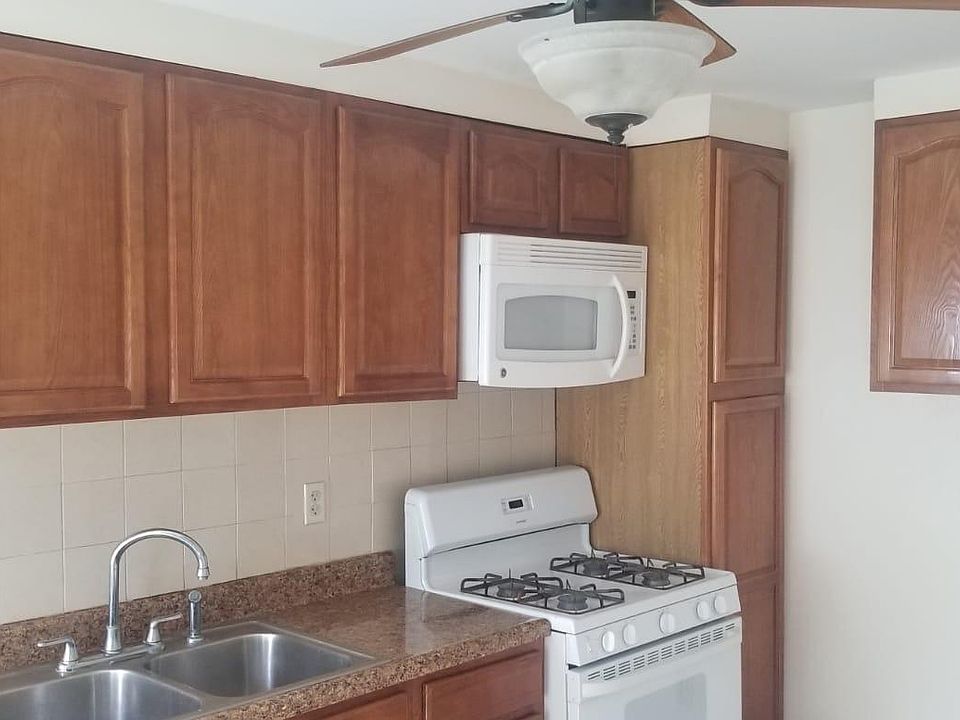 1st image of 246 Grove Ave APT 2
