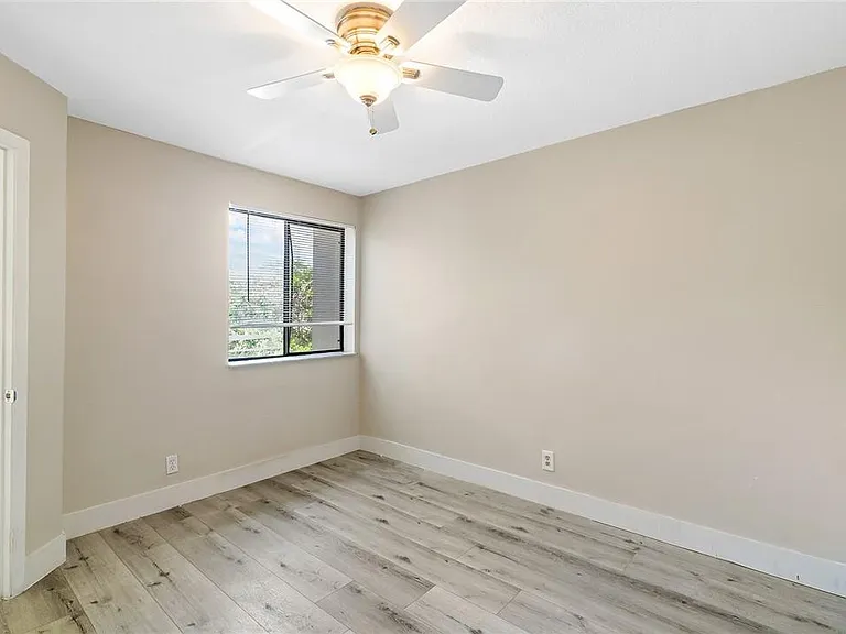 324 City View Dr — Photo 23