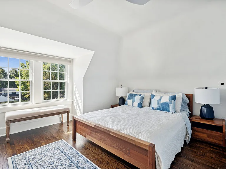 1094 Pine St — Photo 13