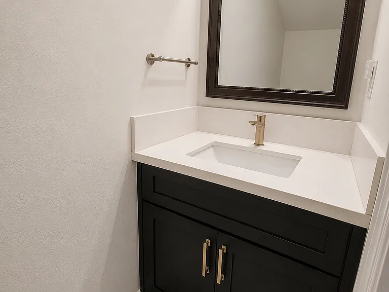 909 W Oakwood St #6 — Photo 8