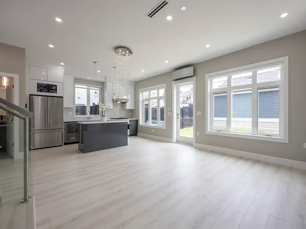 5808 Lanark St #2, Vancouver, BC V5P 2X9