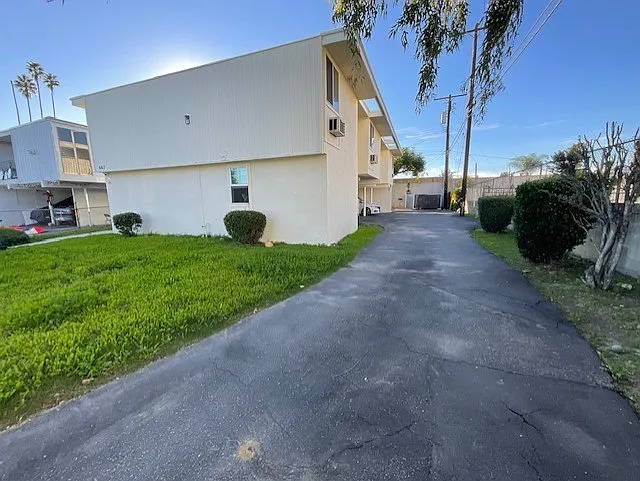 667 Glenfinnan Ave #C — Photo 8