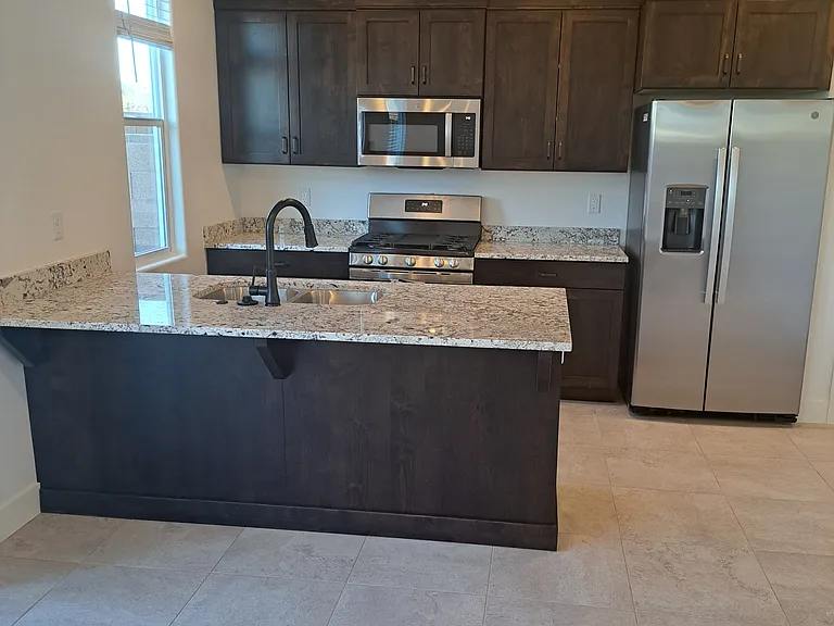 253 N 2480 W — Photo 3