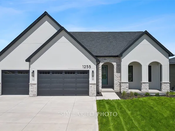 1394 S Auburn Pl, West Des Moines, IA 50266