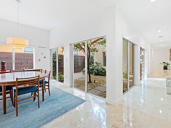 4th image of 2957 Bridgeport Ave #2959
