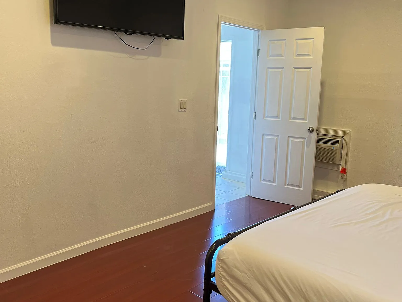 1 bed, 1703 sqft, $1,600 — Photo 3