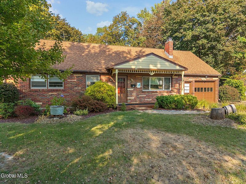 4th image of 18 Friar Tuck Road