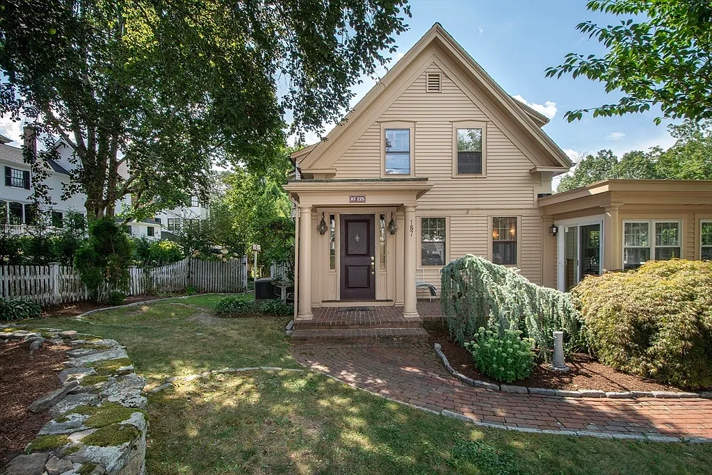 3 bed, 2.0 bath, 3216 sqft, $5,950 — Photo 3