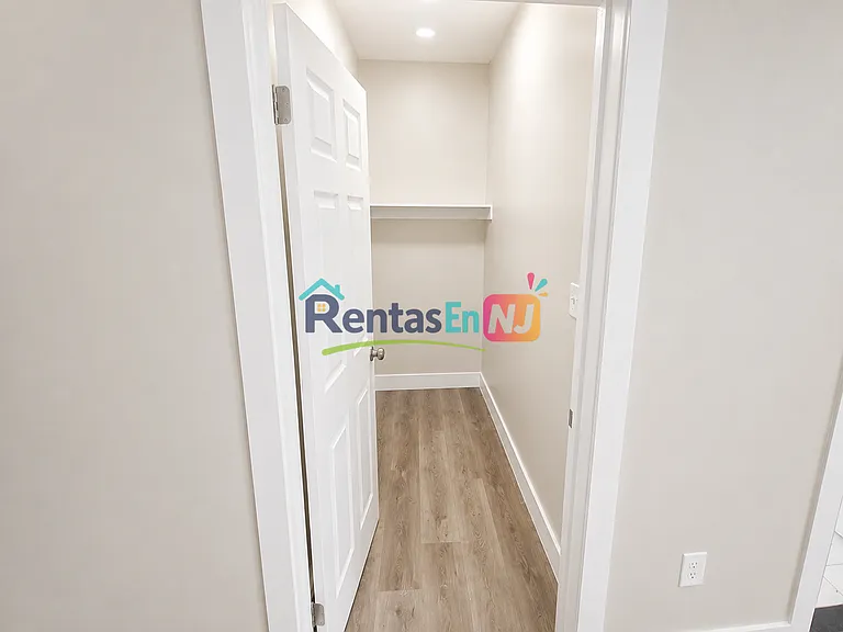 28 Wainwright St #3B — Photo 2