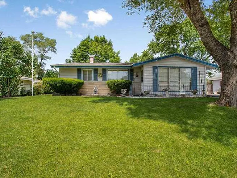 5308 Algonquin Trl — Photo 1