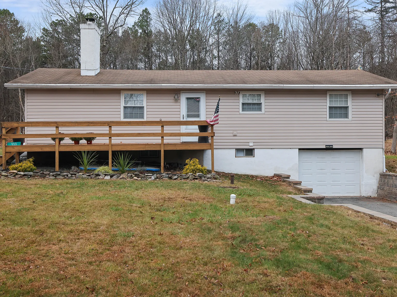 3 bed, 1960 sqft, $2,550 — Photo 2