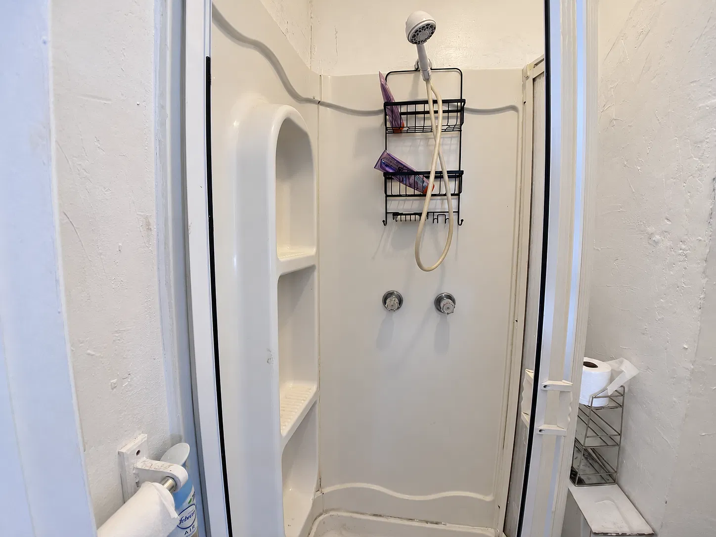 137 N Stanley Dr, Studio, Unit Studio — Photo 4
