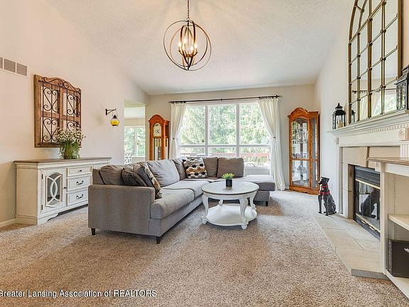 4th image of 7416 Golf Gate Dr #33