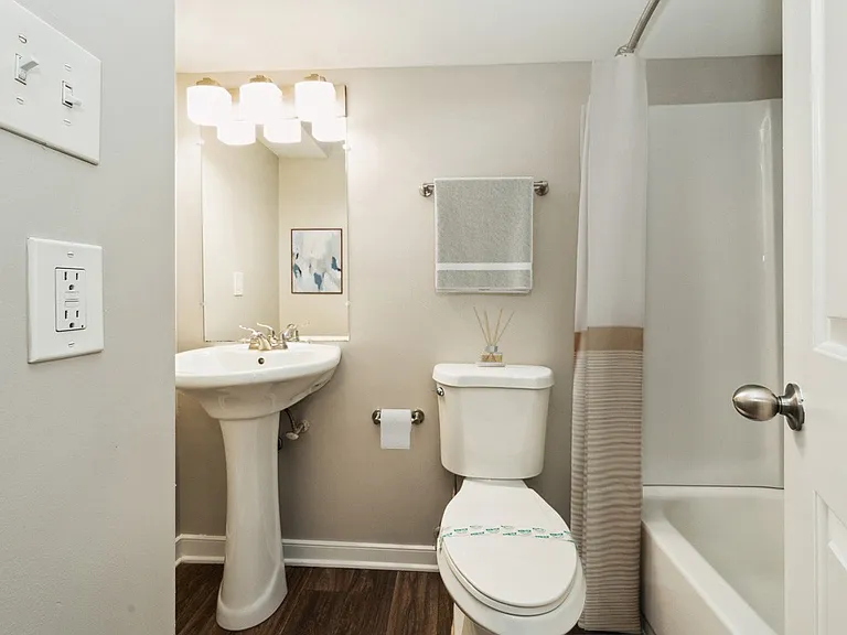 Hyde Park Townhomes — Photo 27
