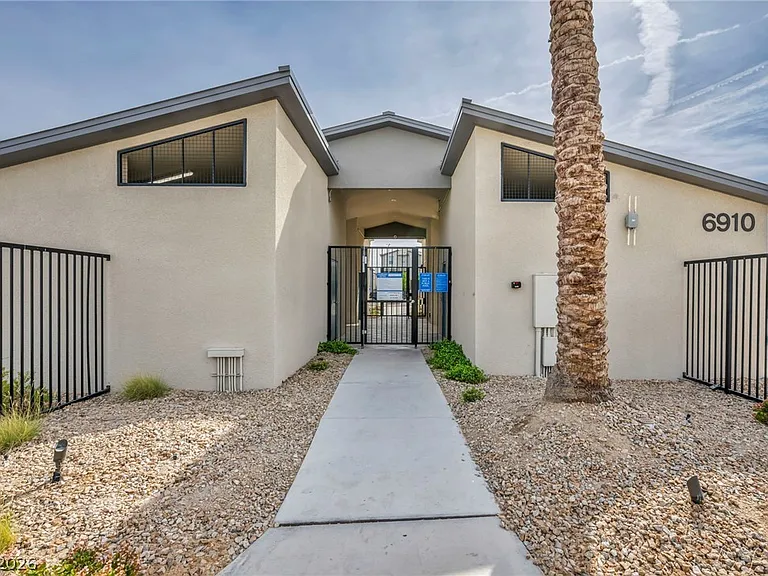 2645 Wimbledon White Ct — Photo 13