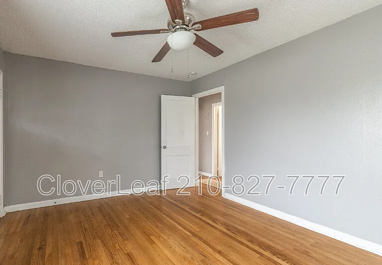 295 N Peach Ave — Photo 5