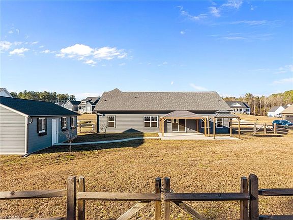 3rd image of 307 Stoneyard Rd