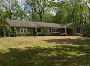 14 Country Club Dr, Woodbridge, CT 06525