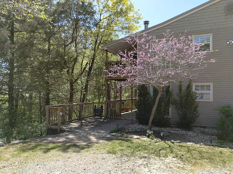 15 Woodsdale Dr #3 — Photo 18
