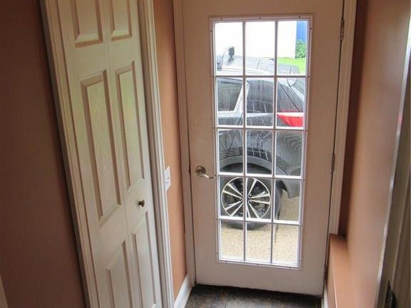 2nd image of 26 Iroquois Ave