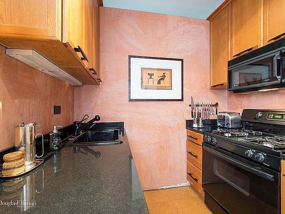 3rd image of 215 W 75th St APT 14D