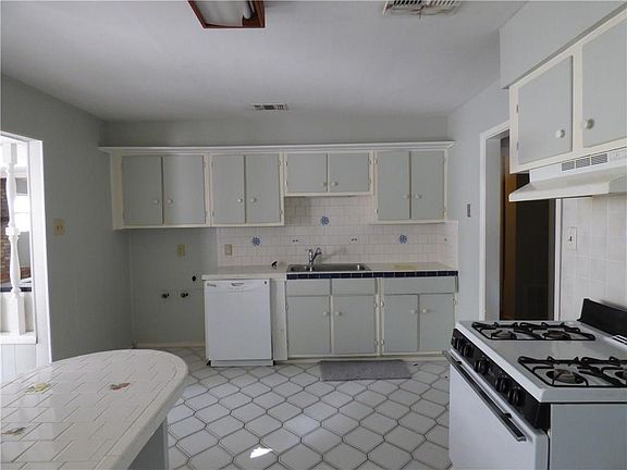 5th image of 4418 Sherwood Dr