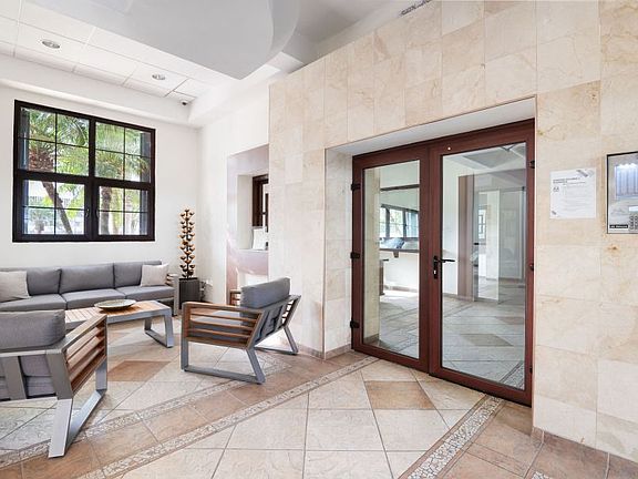 2nd image of Cond Plaza Inmaculada Avenue Ponce De Leon 1717 APT 1