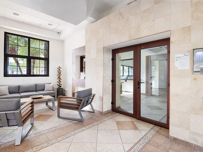 Ave Ponce de Leon 1717 Condominio Plaza Inmaculada — Photo 3